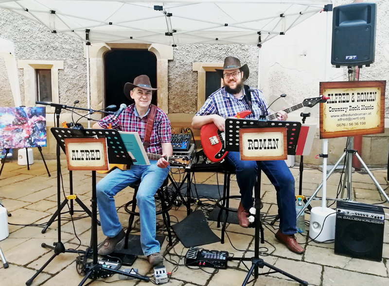 ALFRED und ROMAN beim 6. Korneuburger Höfefest im Rathaushof (Foto Bianca Reicher)